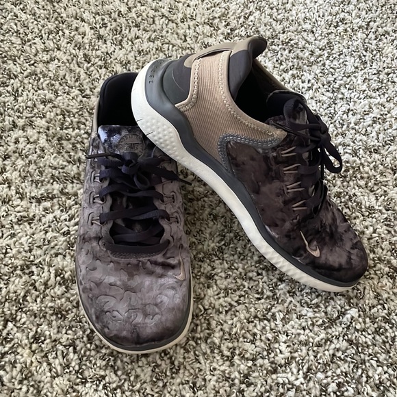 Nike Free Purple Leopard Running Shoes - Picture 1 of 4